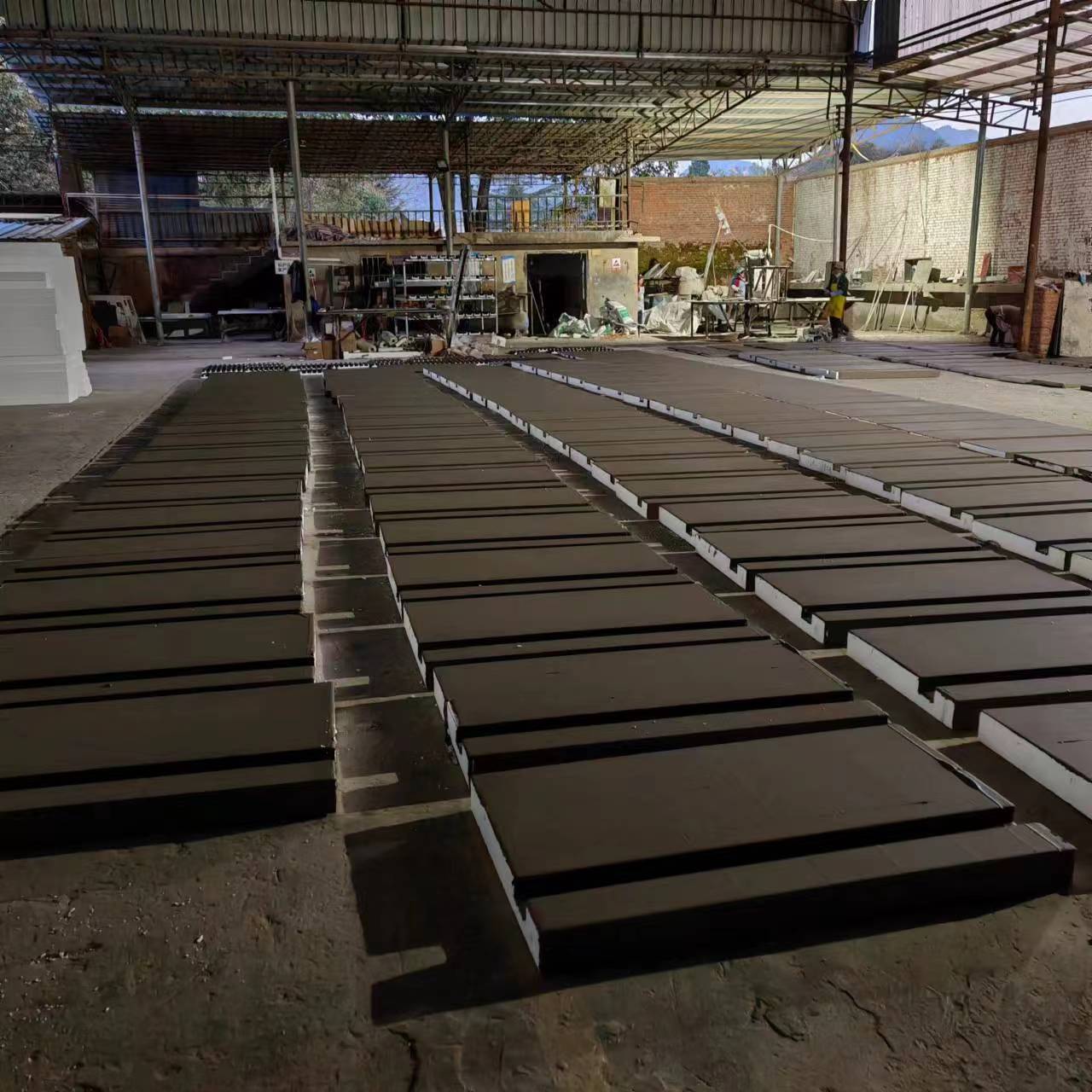 EPS板的價格相對較高，因此對于一些預算有限的工程來說可能不太適合。