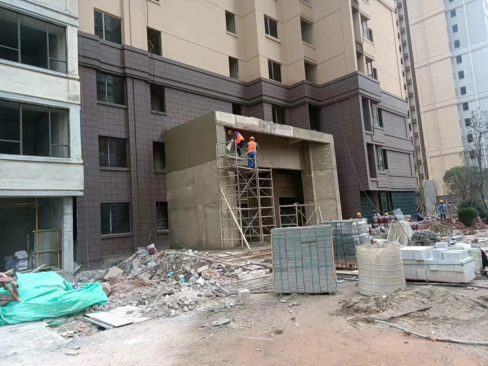 微信圖片_20240115151623 外墻EPS線條在施工過程中,由于各種因素的影響,不可避免地會(huì)出現(xiàn)接縫。