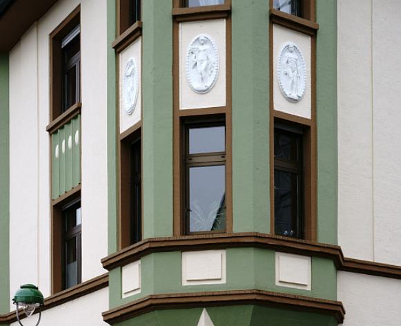 【eps線條廠家】自建房eps外墻線條材料的材質你了解嗎？