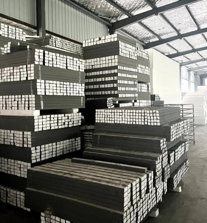 EPS（Expanded Polystyrene）即聚苯乙烯泡沫，是一種由聚苯乙烯樹脂顆粒經加熱發泡形成的輕質閉孔材料。