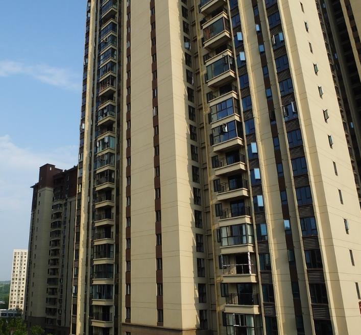 完成清潔后，應(yīng)及時(shí)用清水沖洗EPS外墻構(gòu)件表面，以去除殘留的清潔劑和污漬。