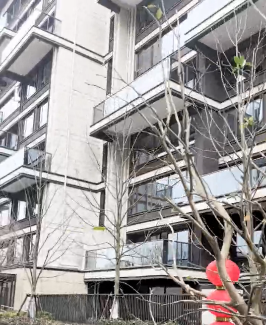 想讓別墅墻面與眾不同？EPS外飾線條施工技巧教你如何做！