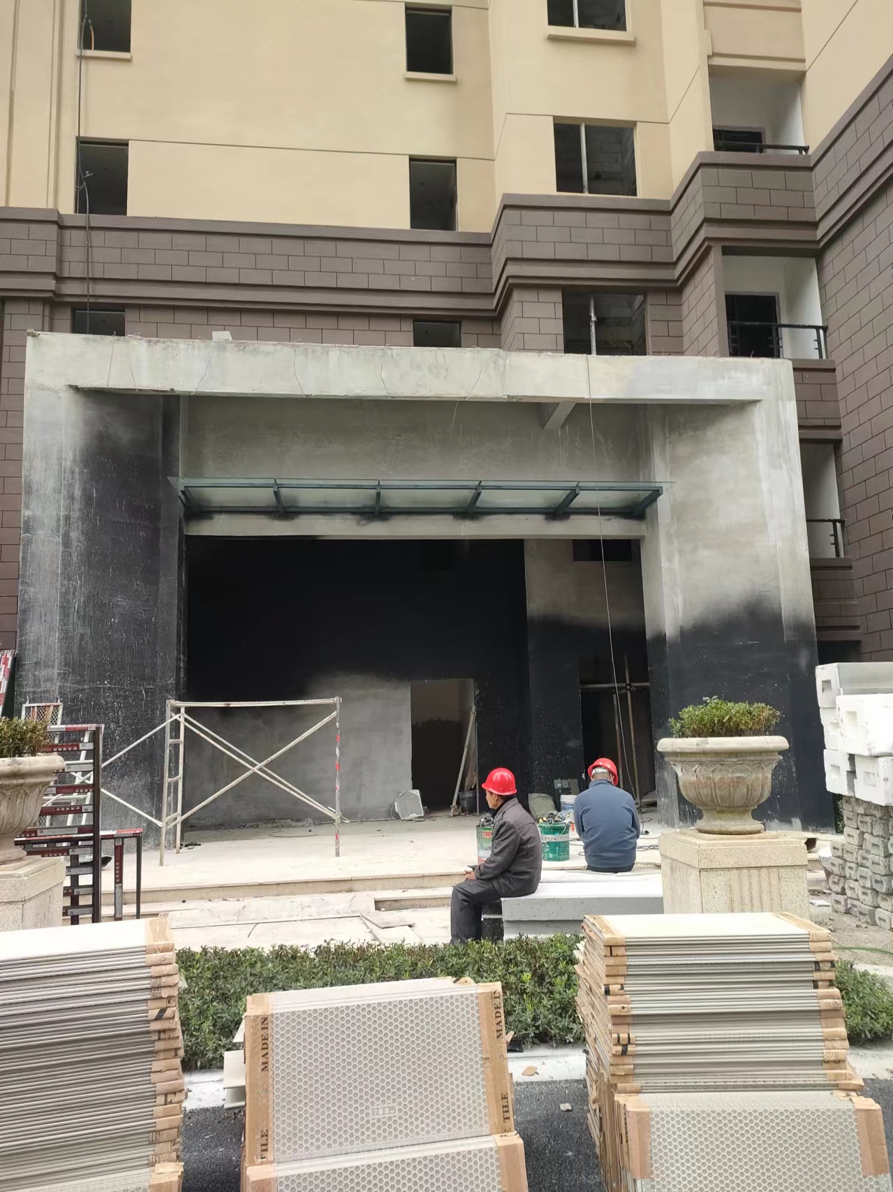 【eps線條廠家】豪華住宅EPS外墻裝飾線條施工步驟全解析，打造高級感墻面！