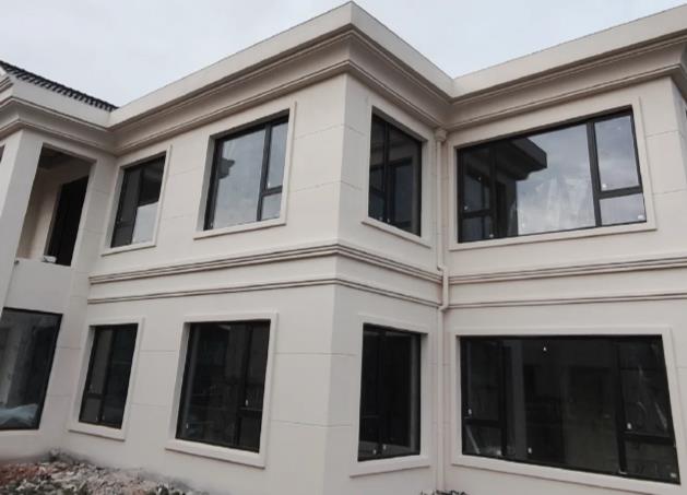 229164503281 EPS外墻線條由輕質材料制成,重量遠輕于傳統的水泥或石膏線條。