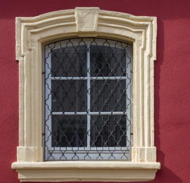 選擇合適的EPS歐式窗套尺寸，以確保窗套與窗戶的匹配度