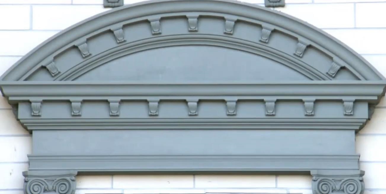 安裝EPS外墻裝飾線條時(shí)，要注意保持墻面干燥、無油污、無灰塵